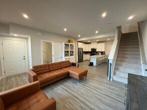 304 Awdry Wy in Manassas Park, VA - Building Photo - Building Photo