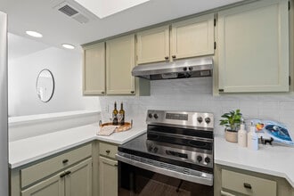 9231 Kings Canyon Dr in Charlotte, NC - Building Photo - Building Photo