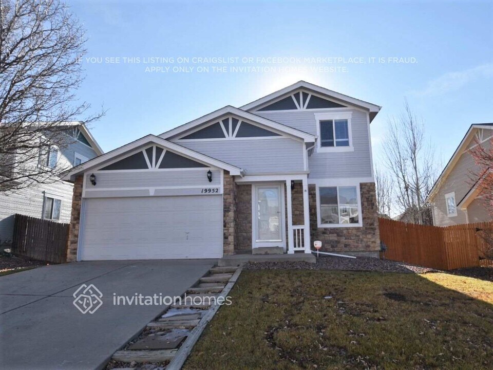 19952 E Harvard Ave in Aurora, CO - Building Photo