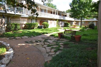 4040 San Felipe St in Houston, TX - Building Photo - Building Photo