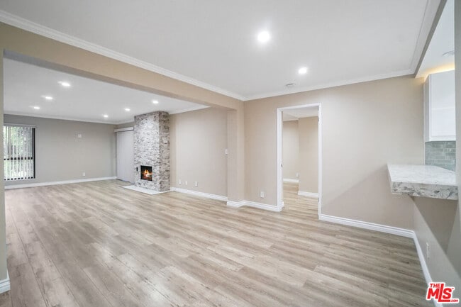 15233 Magnolia Blvd in Los Angeles, CA - Building Photo - Building Photo