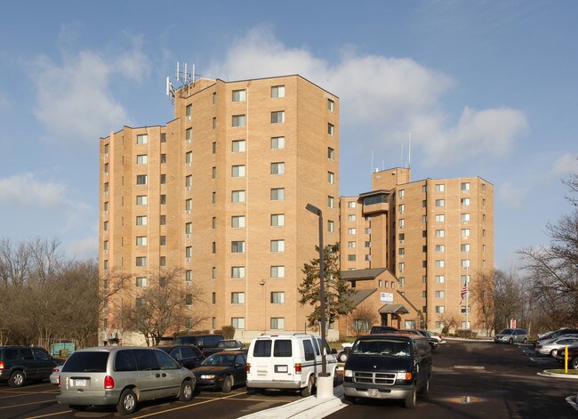 Twin Towers in Inkster, MI - Foto de edificio - Building Photo