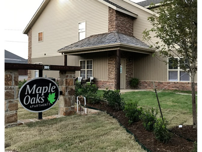 Maple Oaks (new) in Fort Smith, AR - Foto de edificio - Building Photo