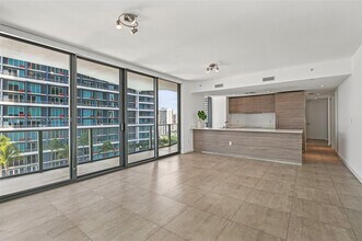 1300 S Miami Ave, Unit 1706 in Miami, FL - Building Photo - Building Photo