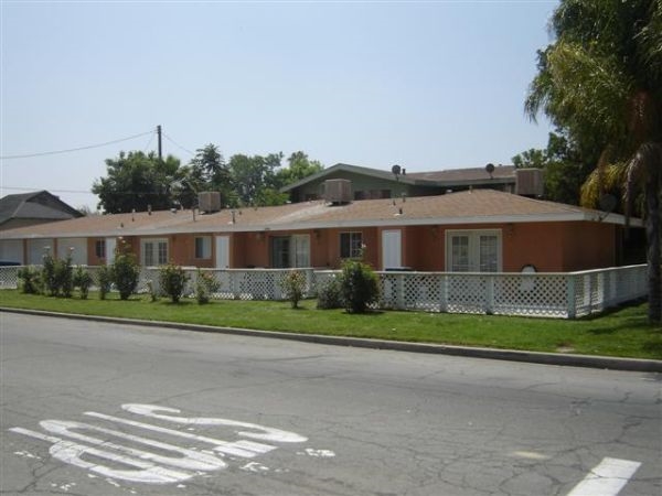 101 E 18th St in San Bernardino, CA - Foto de edificio