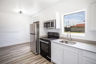 2424 NW 7th Ct in Miami, FL - Building Photo - Building Photo