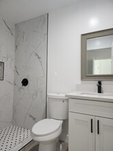 5275 Reynolds St in San Diego, CA - Foto de edificio - Building Photo