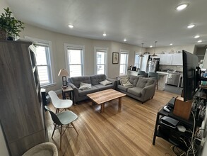 346 Summer St, Unit unit1 4-bed 2-bath in Somerville, MA - Building Photo - Building Photo