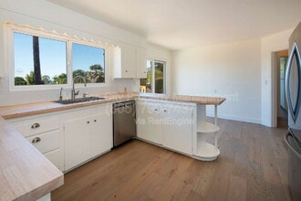 5533 Carpinteria Ave in Carpinteria, CA - Building Photo - Building Photo