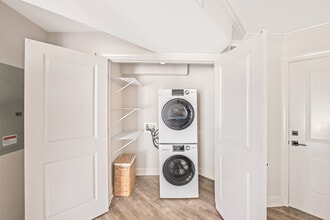 Village Green Apartment Homes in Wilmington, NC - Building Photo - Building Photo