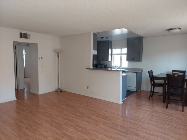 5232 Wilkinson Ave, Unit 2