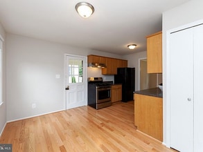 5307 Greenough Pl in Burke, VA - Building Photo - Building Photo