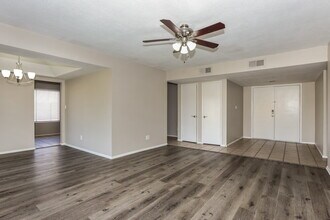 2300 E Chicago St in Chandler, AZ - Foto de edificio - Building Photo