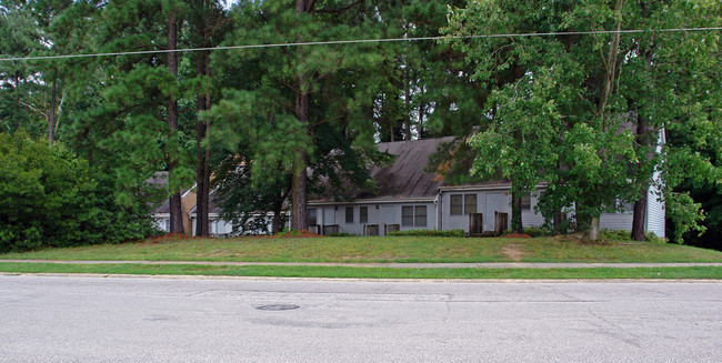 Squire Apartments in Raleigh, NC - Building Photo - Building Photo