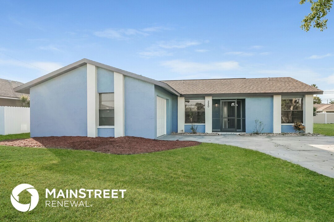 220 SE 27th Terrace in Cape Coral, FL - Building Photo