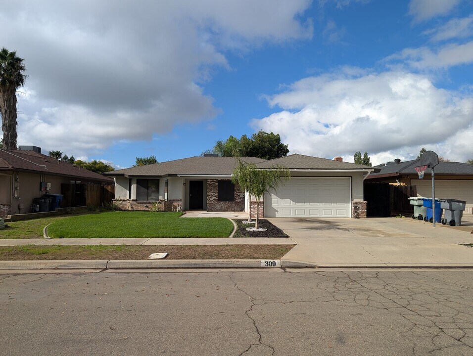 309 N Fordham Ave in Fresno, CA - Building Photo