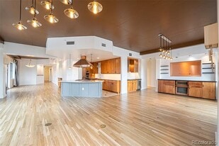 1735 19th St in Denver, CO - Building Photo