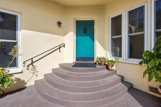 166 N Arnaz Dr in Beverly Hills, CA - Building Photo - Building Photo
