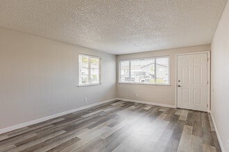 Westridge Apartments in Vancouver, WA - Building Photo - Interior Photo