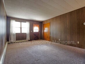 110 S 4th Ave W in Lake Mills, IA - Building Photo - Building Photo