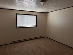 718 Miller Ct, Unit #B in Rawlins, WY - Building Photo - Building Photo