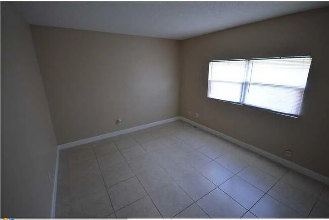 2260 NW 59th Way in Lauderhill, FL - Building Photo - Building Photo