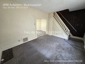 393 Cross St in Akron, OH - Building Photo - Building Photo