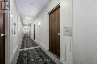 111 Elizabeth St in Toronto, ON - Building Photo - Building Photo