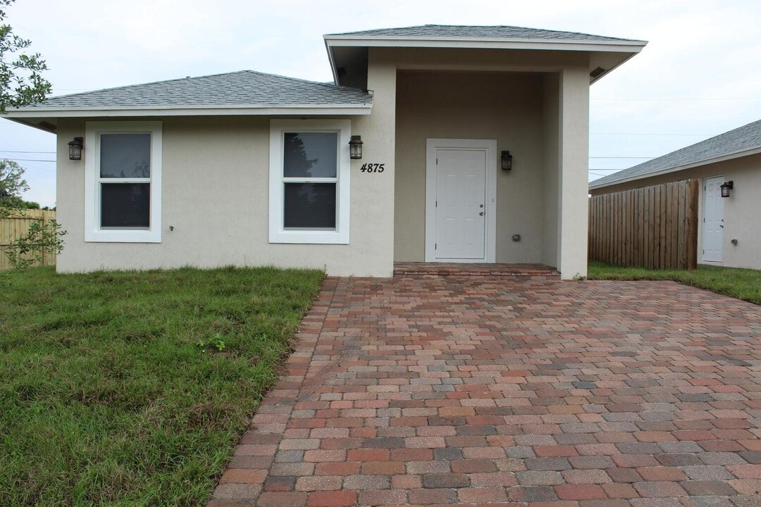 4875 Springfield St in Greenacres, FL - Building Photo