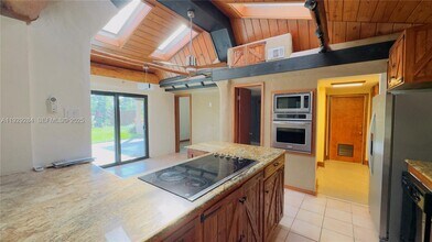 18350 SW 214th St in Miami, FL - Building Photo - Building Photo