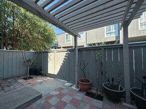 2970 S Greenville St in Santa Ana, CA - Building Photo - Building Photo