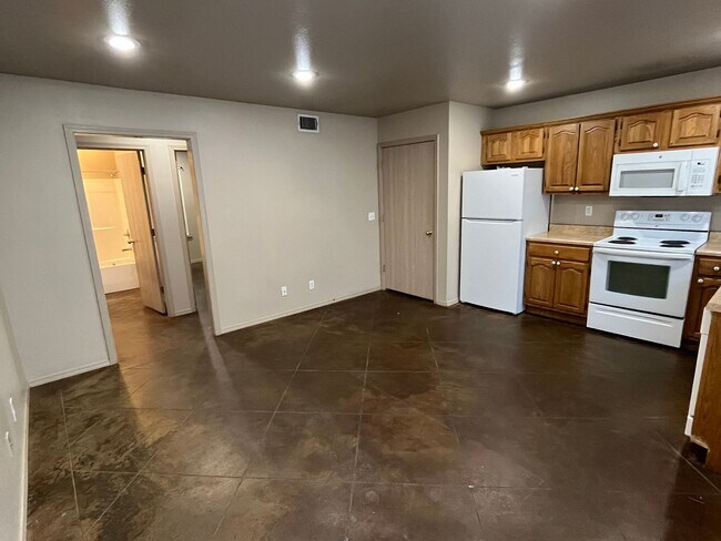 1123 E 13th St in Russellville, AR - Building Photo - Building Photo