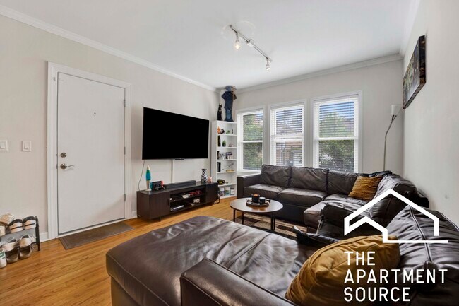 property at 1152 W Cornelia Ave