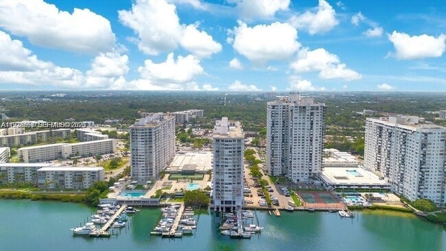 18031 Biscayne Blvd, Unit PH 01 in Aventura, FL - Building Photo - Building Photo