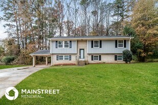 8295 Englewood Trail in Riverdale, GA - Building Photo