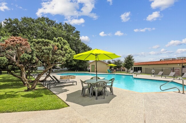 Oaks35 in San Marcos, TX - Building Photo - Building Photo