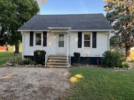 7375 Coon Trail Rd in Capron, IL - Building Photo