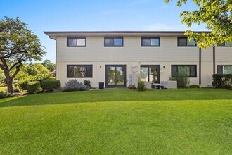 821 Dighton Ln in Schaumburg, IL - Foto de edificio - Building Photo