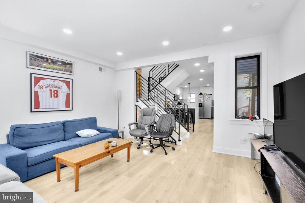 109 Brown St in Philadelphia, PA - Building Photo