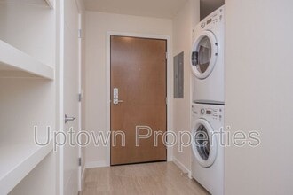 5885 S Macadam Ave in Portland, OR - Building Photo - Building Photo