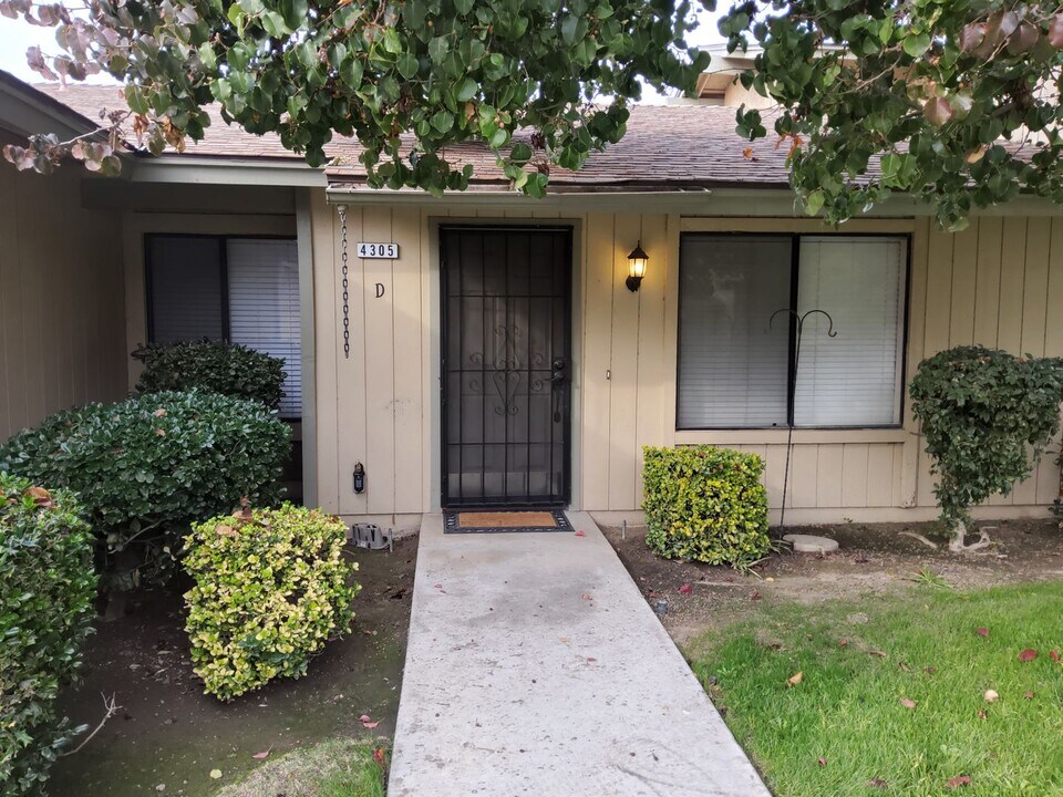 4305 Planz Rd in Bakersfield, CA - Building Photo