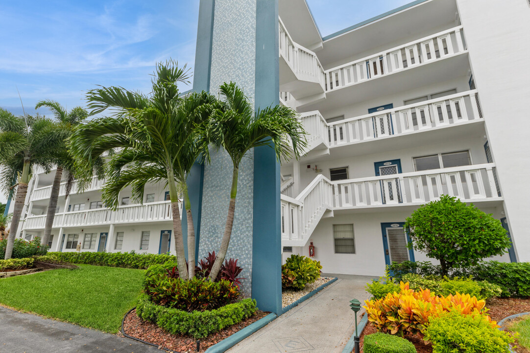 2074 Exeter in Boca Raton, FL - Building Photo