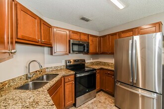 8244 Sawmill Creek Dr in Jacksonville, FL - Building Photo - Building Photo