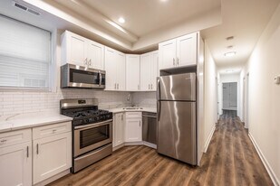 2112 N Campbell Ave, Unit GARDEN in Chicago, IL - Building Photo