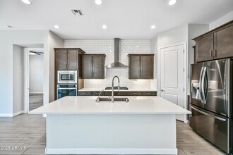 2320 E Saguaro Park Ln in Phoenix, AZ - Building Photo - Building Photo
