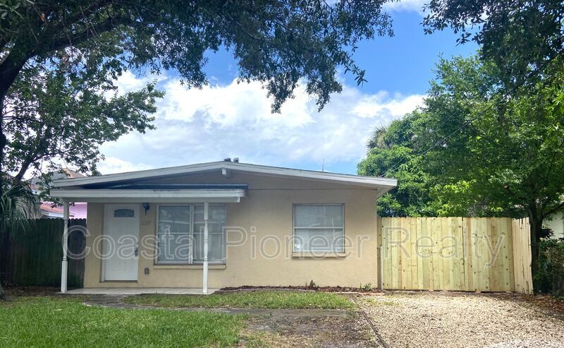 2345 W St Conrad St in Tampa, FL - Building Photo