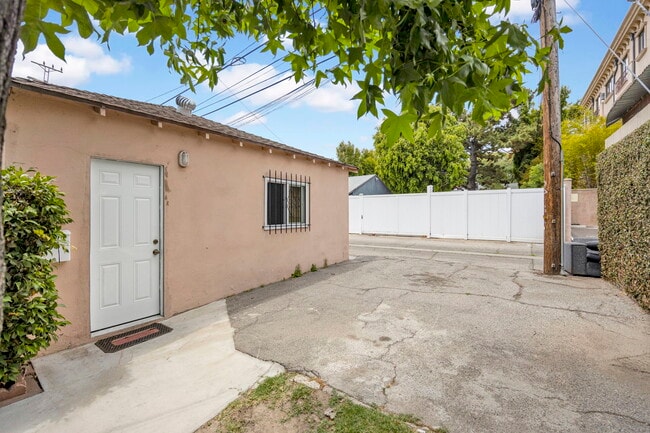 4341 Laurel Canyon Blvd in Studio City, CA - Building Photo - Building Photo