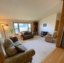 1101 Sugar Loaf Rd in Winona, MN - Building Photo