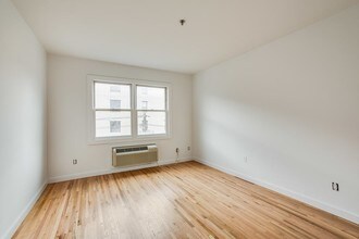 204 Grand St in Hoboken, NJ - Building Photo - Building Photo