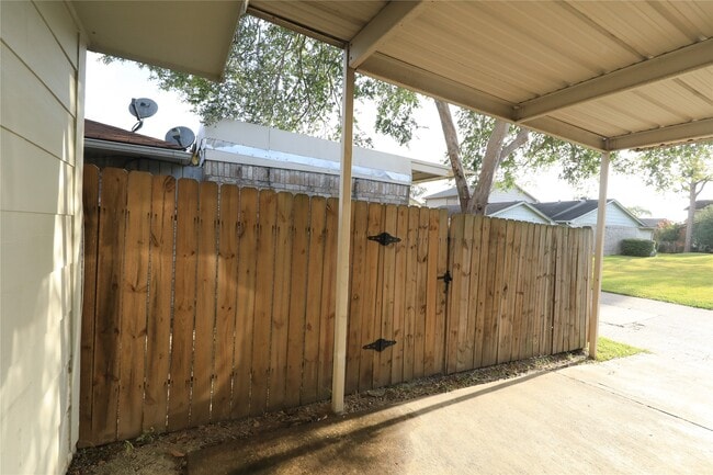 6573 S Briar Bayou Dr